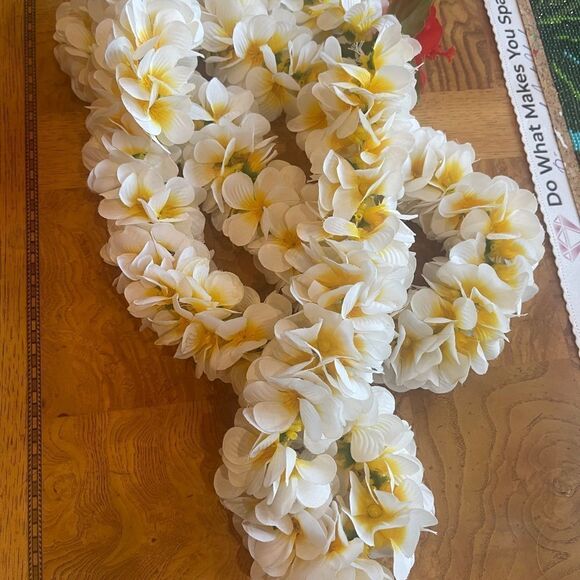 Gorgeous Extra Long Hawaiian 🌺 Leí! - Picture 4 of 4